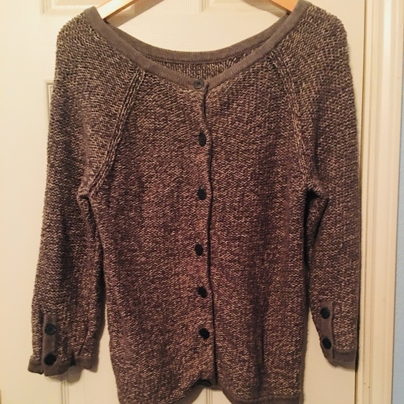 Marc by Marc Jacobs sweater buttons on the back - Picture 3 of 3